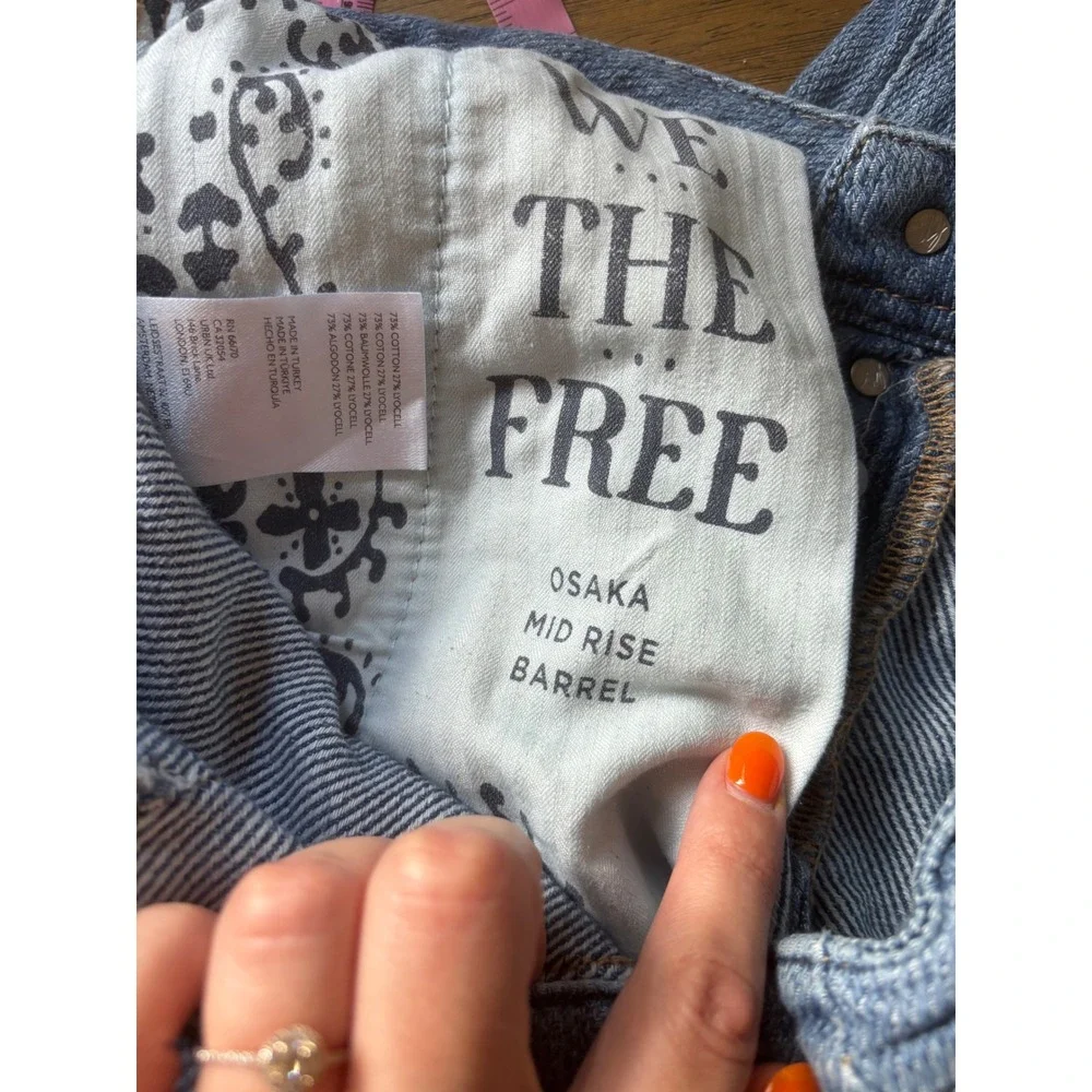 We The Free Osaka Mid Rise Barrel Jeans Light Wash Button Fly Size 26